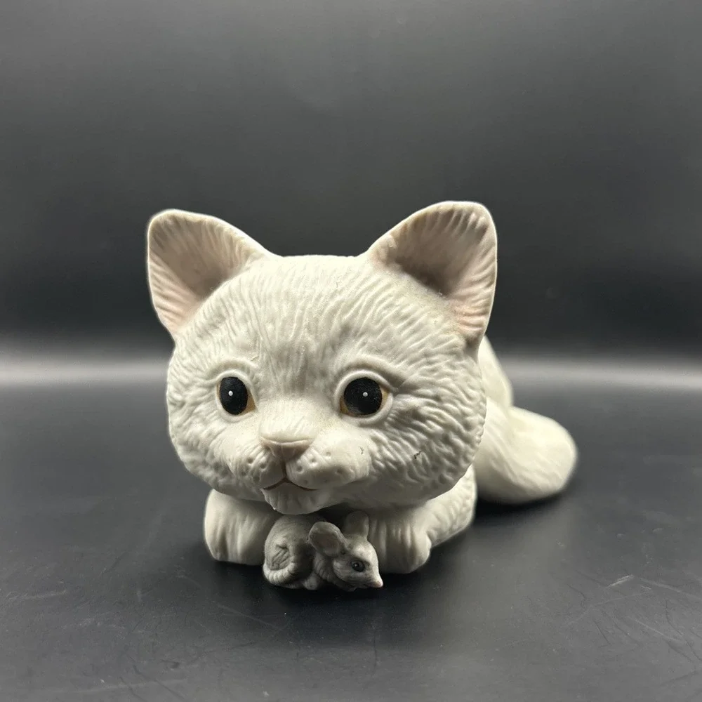Vintage 1988 Cat Kitten Holding Mouse Under Chin Kathy Wise Enesco Figurine